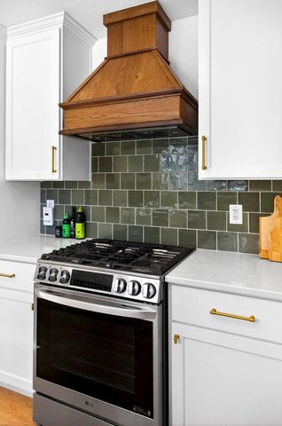 433 E PARKWAY BOULEVARD, Appleton, WI 54911