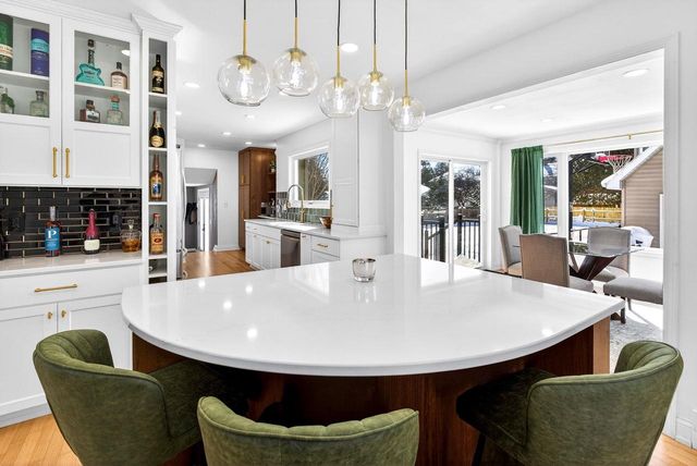 433 E PARKWAY BOULEVARD, Appleton, WI 54911