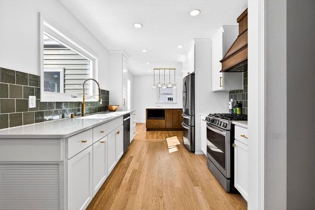 433 E PARKWAY BOULEVARD, Appleton, WI 54911