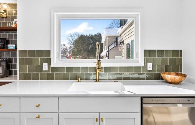 433 E PARKWAY BOULEVARD, Appleton, WI 54911