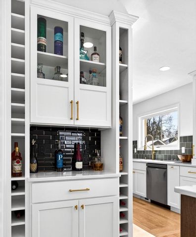 433 E PARKWAY BOULEVARD, Appleton, WI 54911