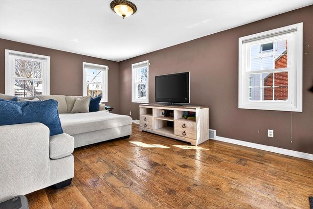 433 E PARKWAY BOULEVARD, Appleton, WI 54911