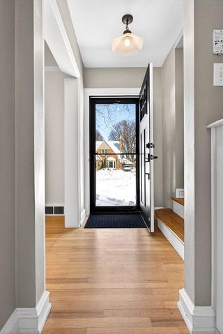 433 E PARKWAY BOULEVARD, Appleton, WI 54911