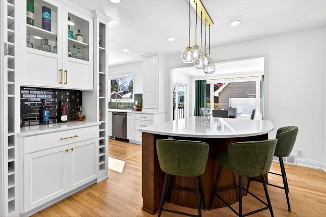 433 E PARKWAY BOULEVARD, Appleton, WI 54911