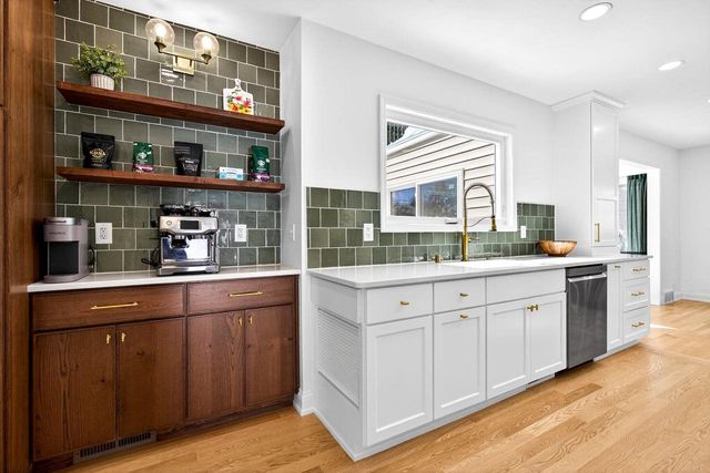 433 E PARKWAY BOULEVARD, Appleton, WI 54911