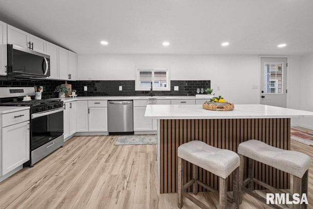 242 12TH Street, Rapids City, IL 61278