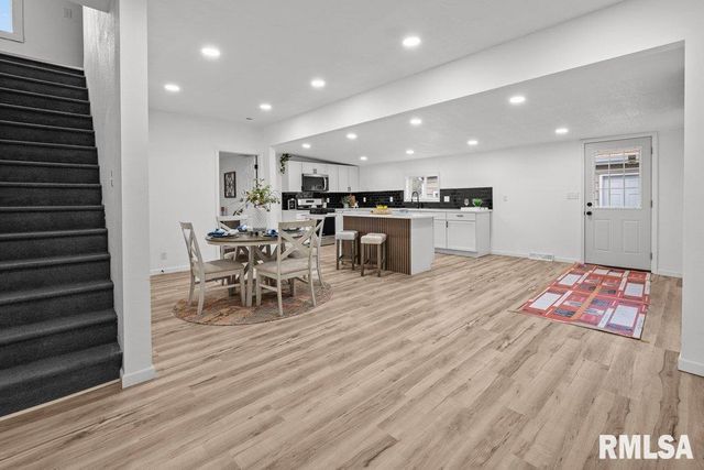 242 12TH Street, Rapids City, IL 61278