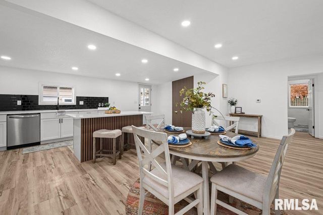 242 12TH Street, Rapids City, IL 61278