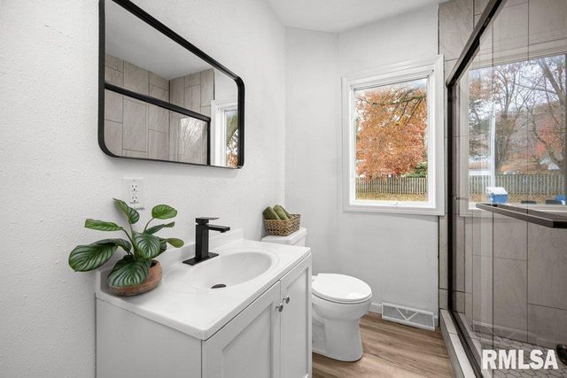 242 12TH Street, Rapids City, IL 61278