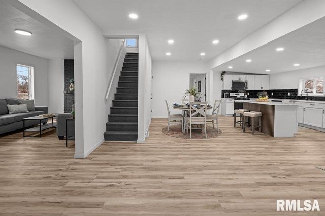 242 12TH Street, Rapids City, IL 61278