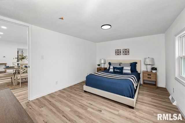 242 12TH Street, Rapids City, IL 61278