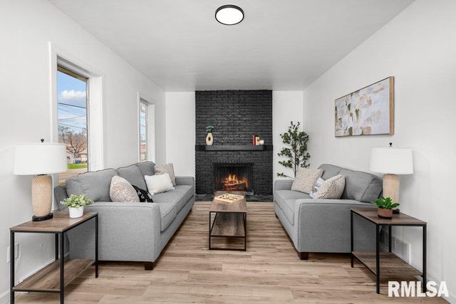 242 12TH Street, Rapids City, IL 61278