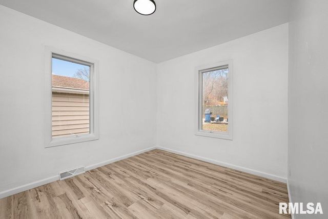 242 12TH Street, Rapids City, IL 61278