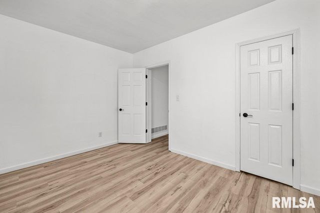 242 12TH Street, Rapids City, IL 61278