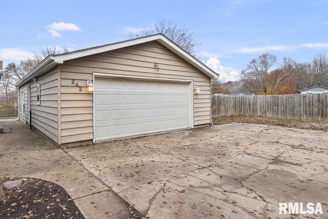 242 12TH Street, Rapids City, IL 61278