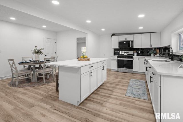 242 12TH Street, Rapids City, IL 61278