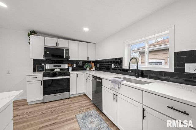 242 12TH Street, Rapids City, IL 61278