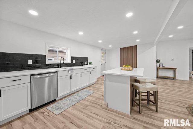 242 12TH Street, Rapids City, IL 61278