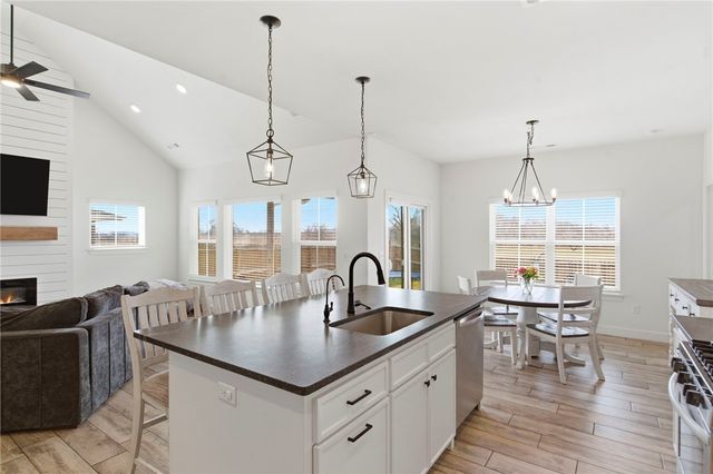 1251 Bootleg Road, Bentonville, AR 72713