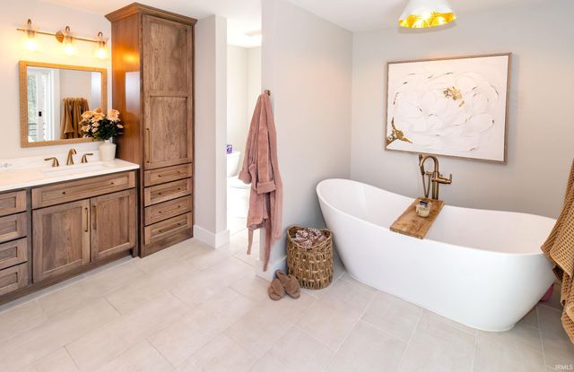 6211 Pfafflin Lake Boulevard, Newburgh, IN 47630