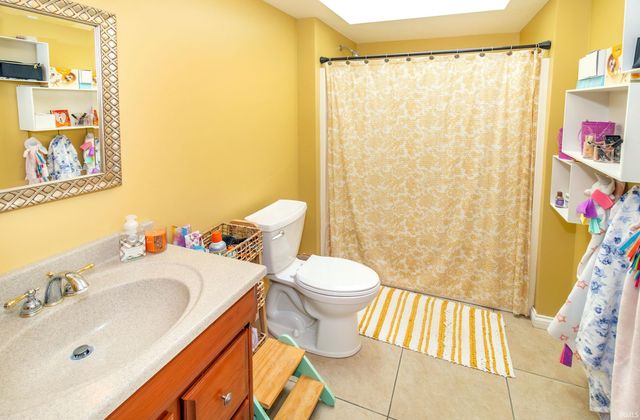 6211 Pfafflin Lake Boulevard, Newburgh, IN 47630