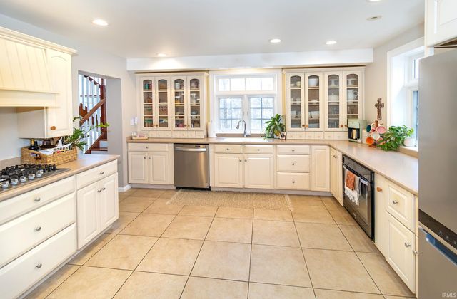 6211 Pfafflin Lake Boulevard, Newburgh, IN 47630