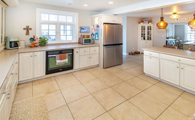 6211 Pfafflin Lake Boulevard, Newburgh, IN 47630