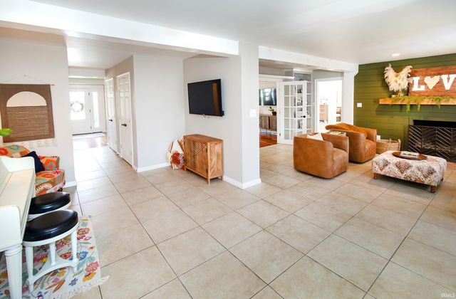 6211 Pfafflin Lake Boulevard, Newburgh, IN 47630