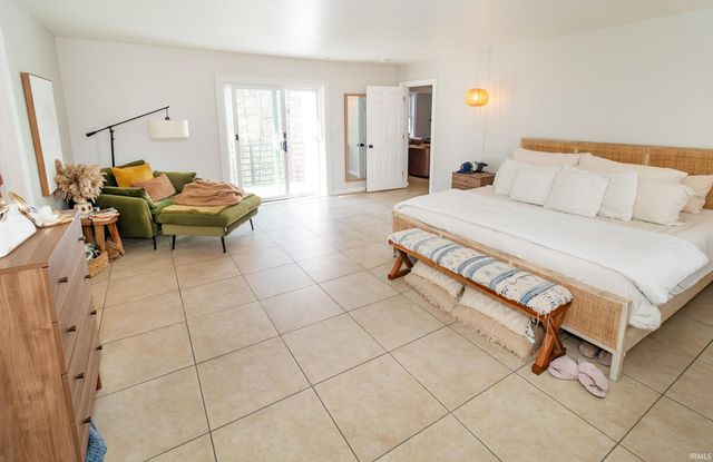 6211 Pfafflin Lake Boulevard, Newburgh, IN 47630