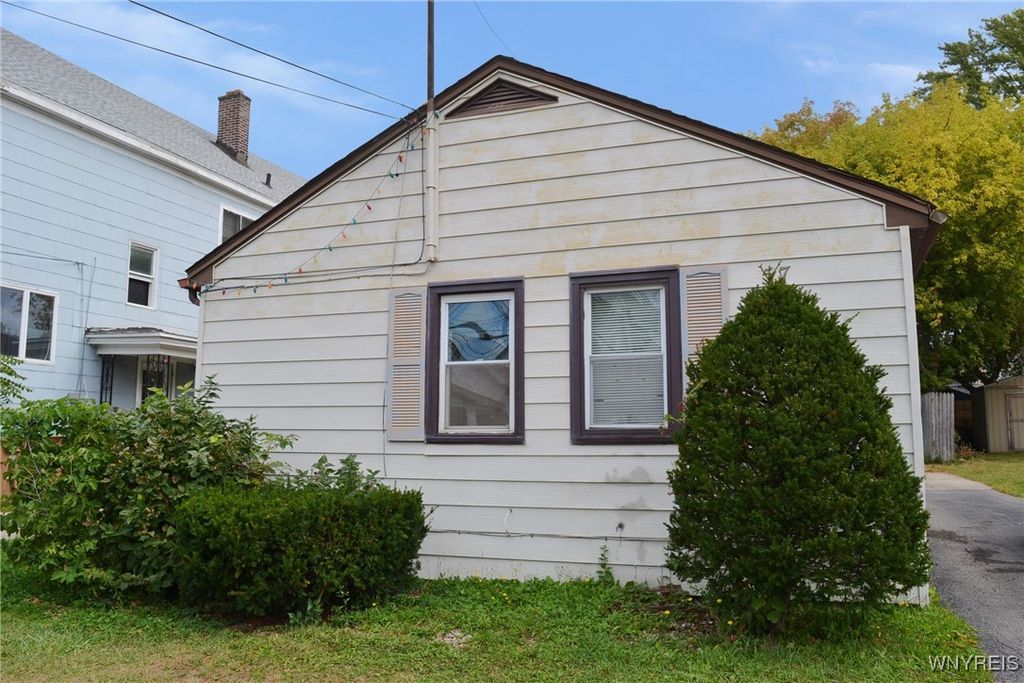 57 East End Avenue, Cheektowaga, NY 14225