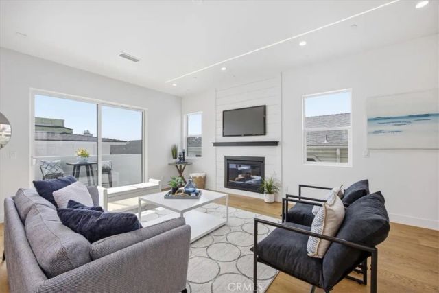 617 N Irena Avenue A, Redondo Beach, CA 90277