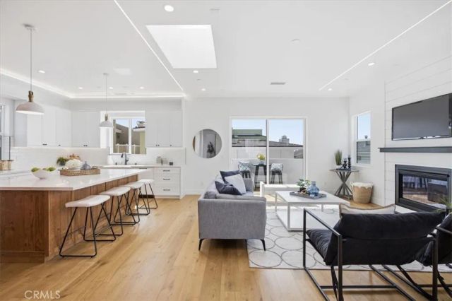 617 N Irena Avenue A, Redondo Beach, CA 90277