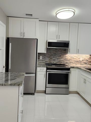 1919 Discovery Circle E, Deerfield Beach, FL 33442