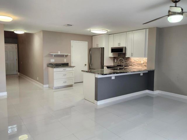 1919 Discovery Circle E, Deerfield Beach, FL 33442