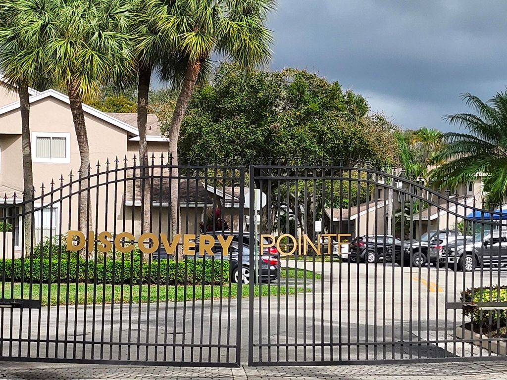 1919 Discovery Circle E, Deerfield Beach, FL 33442