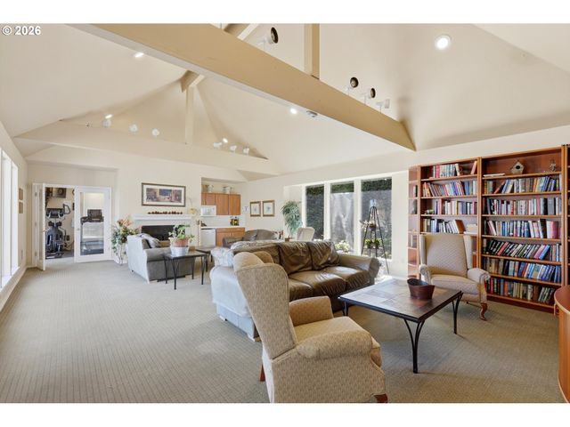 6331 White Tail Dr 56, West Linn, OR 97068