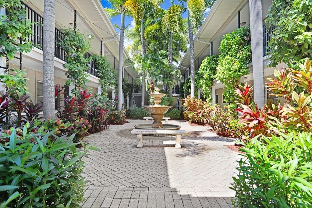 Image 16 of property listing at 212 S CHURCH AVENUE 110, Tampa, FL 33609