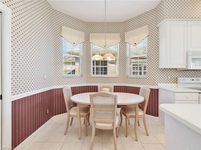 693 Vintage Reserve CIR # 16C, Naples, FL 34119