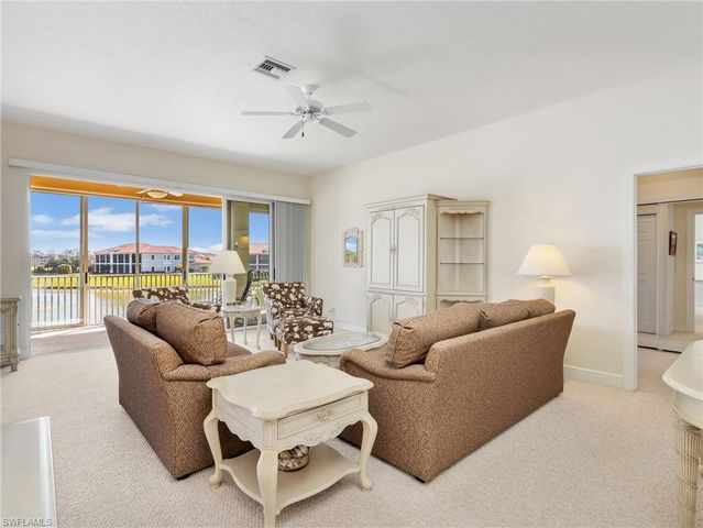 693 Vintage Reserve CIR # 16C, Naples, FL 34119