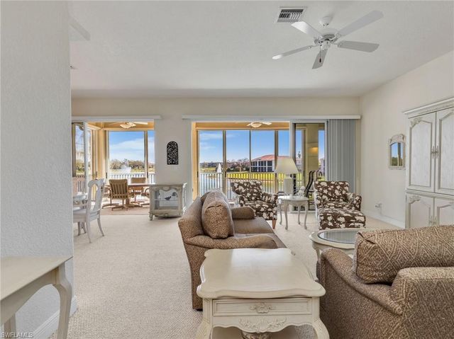 693 Vintage Reserve CIR # 16C, Naples, FL 34119