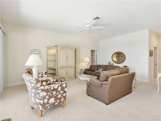 693 Vintage Reserve CIR # 16C, Naples, FL 34119