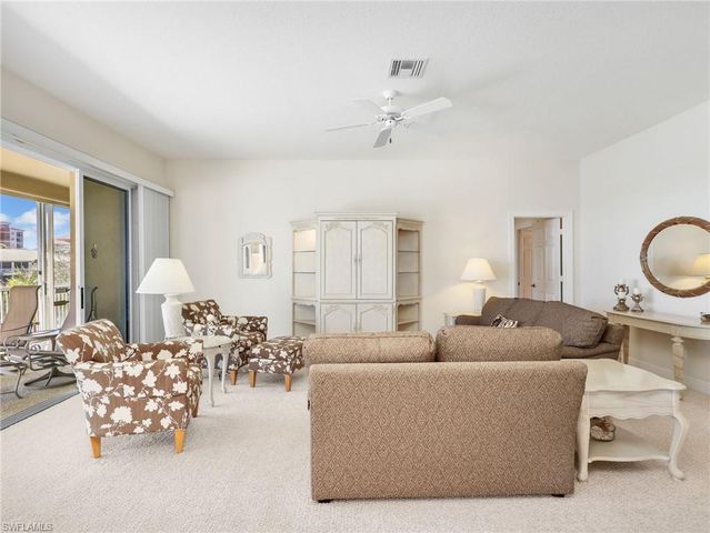 693 Vintage Reserve CIR # 16C, Naples, FL 34119