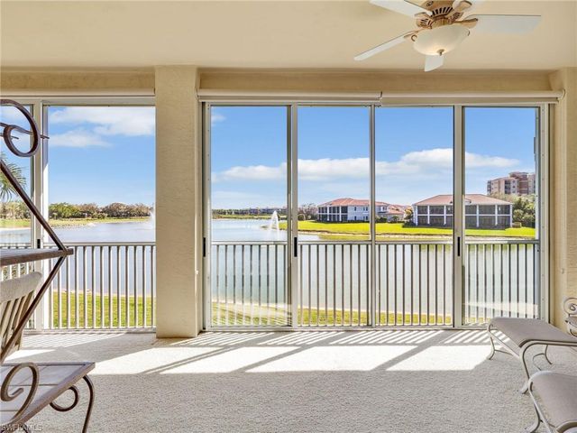 693 Vintage Reserve CIR # 16C, Naples, FL 34119