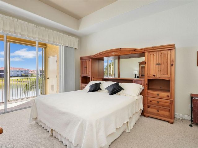 693 Vintage Reserve CIR # 16C, Naples, FL 34119