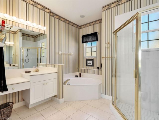 693 Vintage Reserve CIR # 16C, Naples, FL 34119