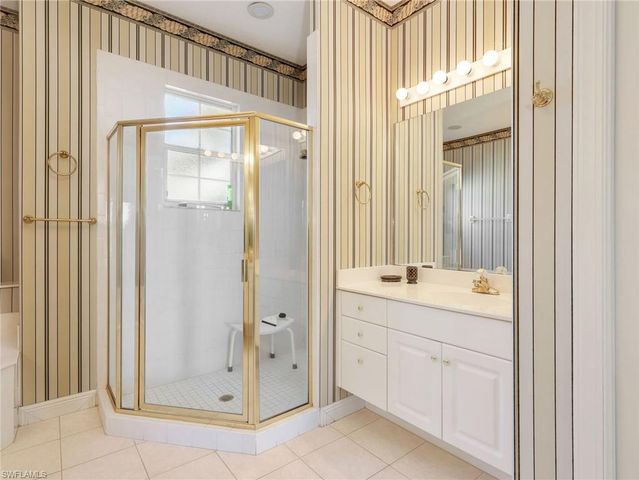 693 Vintage Reserve CIR # 16C, Naples, FL 34119