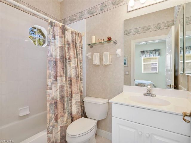 693 Vintage Reserve CIR # 16C, Naples, FL 34119