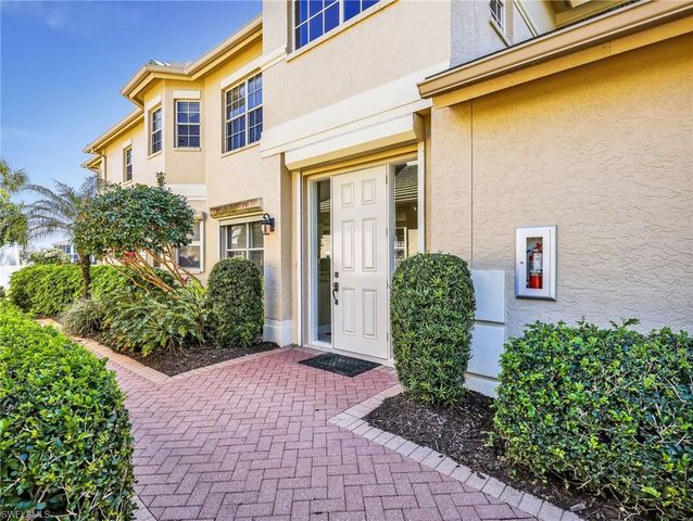 693 Vintage Reserve CIR # 16C, Naples, FL 34119