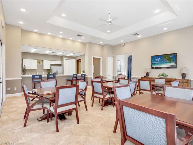 693 Vintage Reserve CIR # 16C, Naples, FL 34119