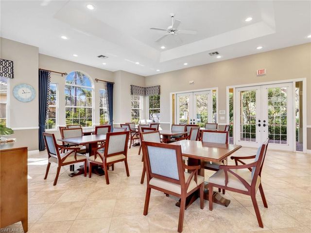 693 Vintage Reserve CIR # 16C, Naples, FL 34119